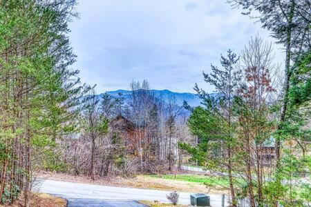 The Great Escape - Min From Parkway With Hot Tub Villa Gatlinburg Dış mekan fotoğraf