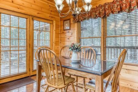 The Great Escape - Min From Parkway With Hot Tub Villa Gatlinburg Dış mekan fotoğraf