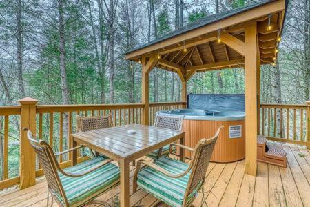 The Great Escape - Min From Parkway With Hot Tub Villa Gatlinburg Dış mekan fotoğraf