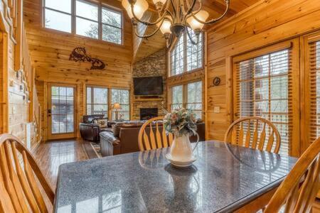 The Great Escape - Min From Parkway With Hot Tub Villa Gatlinburg Dış mekan fotoğraf