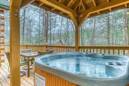 The Great Escape - Min From Parkway With Hot Tub Villa Gatlinburg Dış mekan fotoğraf
